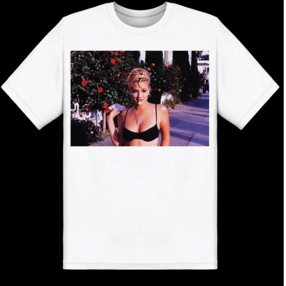 Dru Barrymore graphic tee. 🌹 - Picture 1 of 1